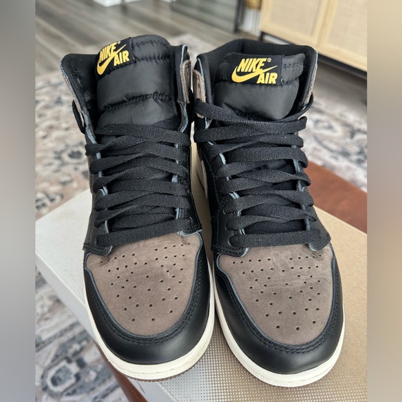 Jordan 1 Retro High OG Palomino Sneakers - Picture 5 of 6